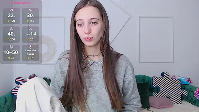 Snapshot of Little_cherryy__ chatting on September 25, 6:41 am Little cherryy online show from September 25, 6:41 am