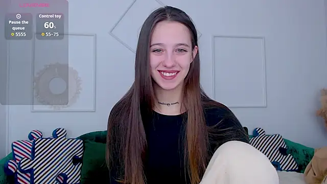 Snapshot of Little_cherryy__ chatting on September 29, 6:53 am Little cherryy online show from September 29, 6:53 am