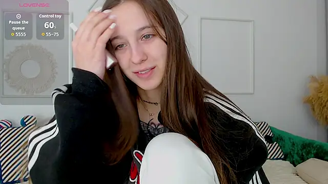 Snapshot of Little_cherryy__ chatting on September 30, 6:52 am Little cherryy online show from September 30, 6:52 am