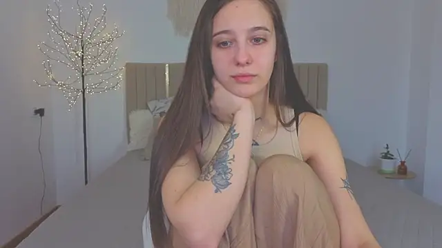 Little cherryy   online show from December 3, 8:14 am