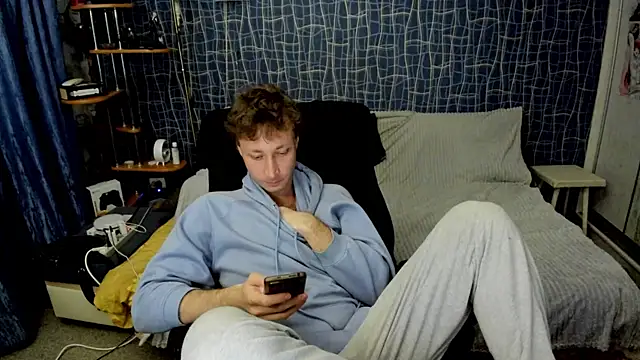 CuteBoy228 online show from May 15, 9:13 pm