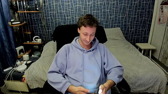 CuteBoy228 online show from April 12, 5:16 pm