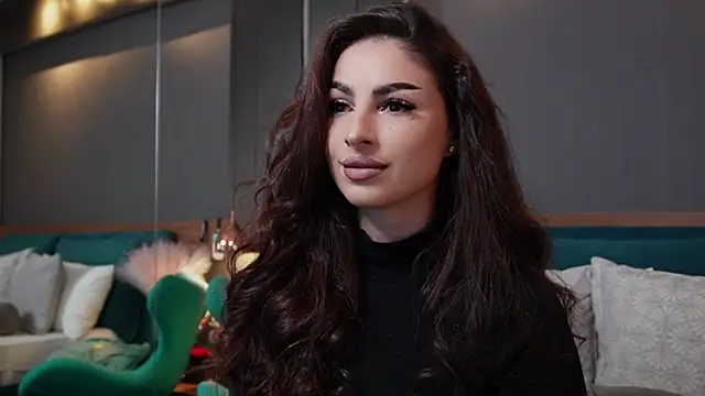 EmilyTrix online show from April 10, 9:33 pm