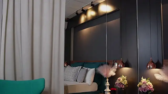 EmilyTrix online show from May 4, 6:33 pm