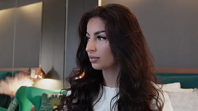 Snapshot of EmilyTrix chatting on November 27, 2:12 am EmilyTrix online show from November 27, 2:12 am