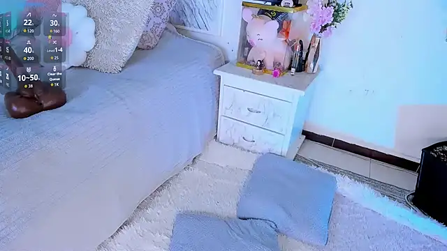 Snapshot of Simonesmith01 chatting on December 2, 5:03 pm Simonesmith01 online show from December 2, 5:03 pm