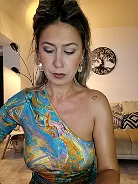 Snapshot of CelynaRoss chatting on September 30, 8:42 am CelynaRoss online show from September 30, 8:42 am