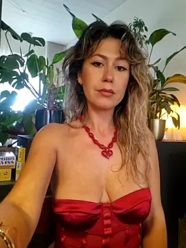 Snapshot of CelynaRoss chatting on July 16, 12:46 pm CelynaRoss online show from July 16, 12:46 pm