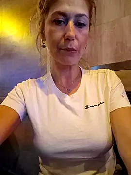 CelynaRoss online show from January 18, 10:40 am