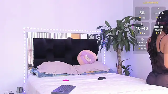 i alexanew online show from November 8, 8:12 pm