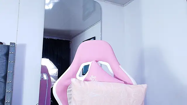 GraceWallace  online show from April 1, 4:58 am