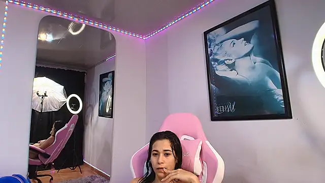 Snapshot of GraceWallace_ chatting on November 13, 1:53 am GraceWallace online show from November 13, 1:53 am