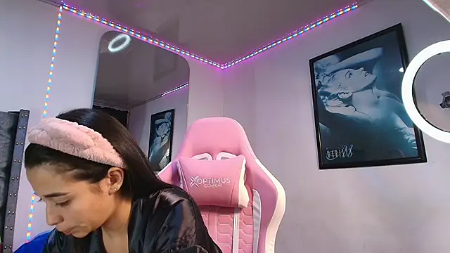 Snapshot of GraceWallace_ chatting on November 9, 12:25 am GraceWallace online show from November 9, 12:25 am