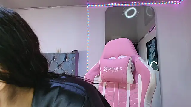 Snapshot of GraceWallace_ chatting on October 29, 11:58 pm GraceWallace online show from October 29, 11:58 pm