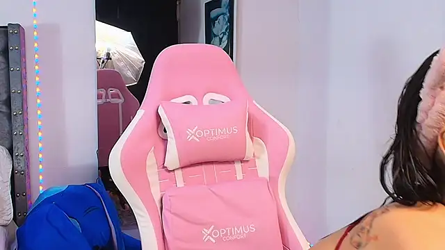 Snapshot of GraceWallace_ chatting on November 20, 1:39 am GraceWallace online show from November 20, 1:39 am