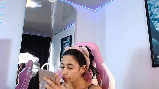 GraceWallace  online show from January 12, 6:15 pm