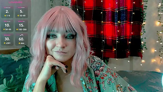 Snapshot of MagicPink chatting on December 3, 11:20 am MagicPink online show from December 3, 11:20 am