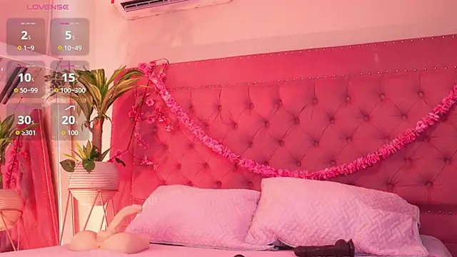 mili moon  online show from October 9, 12:28 pm