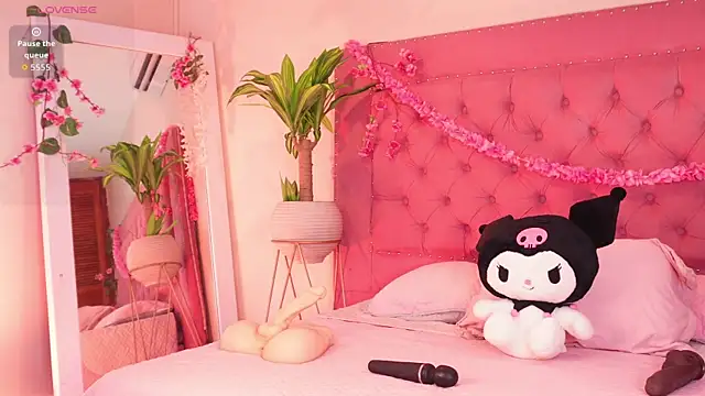 mili moon  online show from September 25, 1:06 pm