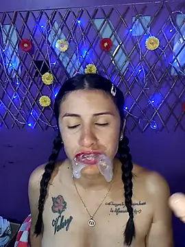 Snapshot of karinnahotdirty chatting on September 10, 10:31 pm karinnahotdirty online show from September 10, 10:31 pm