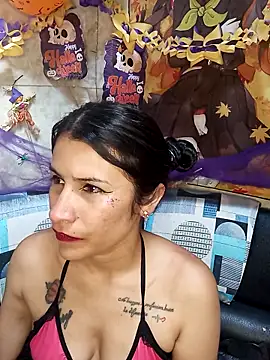 Snapshot of karinnahotdirty chatting on October 7, 9:38 pm karinnahotdirty online show from October 7, 9:38 pm