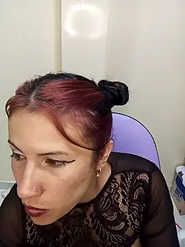 Snapshot of karinnahotdirty chatting on November 28, 9:37 pm karinnahotdirty online show from November 28, 9:37 pm