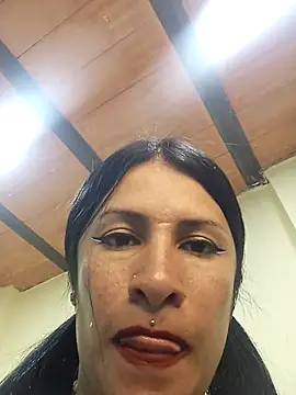 Snapshot of karinnahotdirty chatting on November 4, 9:18 pm karinnahotdirty online show from November 4, 9:18 pm