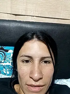 Snapshot of karinnahotdirty chatting on December 17, 10:15 pm karinnahotdirty online show from December 17, 10:15 pm