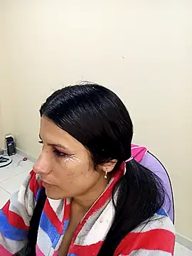 Snapshot of karinnahotdirty chatting on December 4, 9:14 pm karinnahotdirty online show from December 4, 9:14 pm