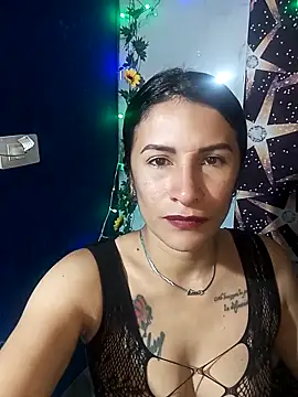 Snapshot of karinnahotdirty chatting on April 24, 8:55 pm karinnahotdirty online show from April 24, 8:55 pm