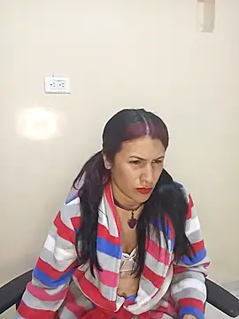 Snapshot of karinnahotdirty chatting on November 11, 8:47 pm karinnahotdirty online show from November 11, 8:47 pm