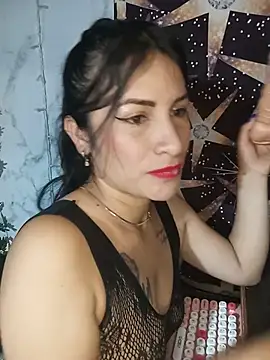 Snapshot of karinnahotdirty chatting on May 14, 9:23 pm karinnahotdirty online show from May 14, 9:23 pm
