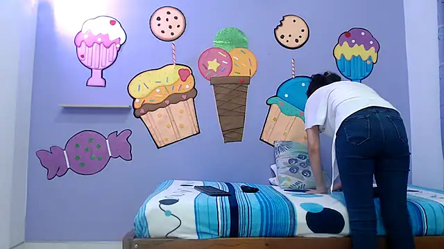 Snapshot of skinnykalitzo18 chatting on January 8, 2:12 pm skinnykalitzo18 online show from January 8, 2:12 pm