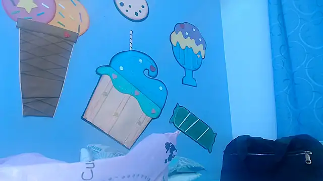 Snapshot of skinnykalitzo18 chatting on January 14, 2:31 pm skinnykalitzo18 online show from January 14, 2:31 pm