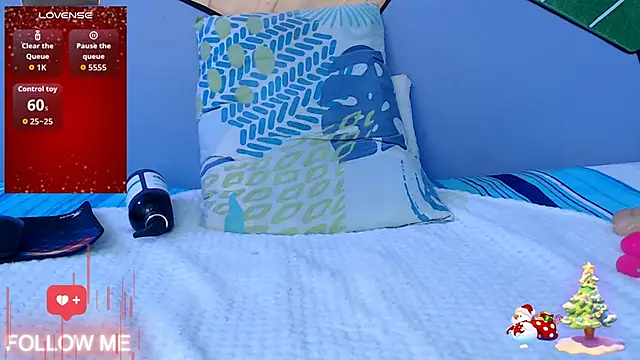 Snapshot of skinnykalitzo18 chatting on December 23, 3:39 am skinnykalitzo18 online show from December 23, 3:39 am