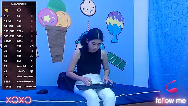 skinnykalitzo18 online show from February 22, 2:30 pm