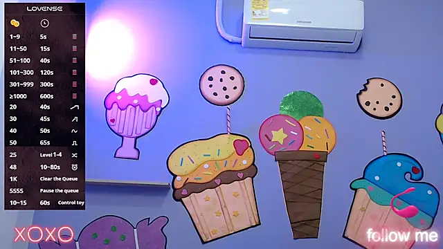 skinnykalitzo18 online show from February 26, 1:33 pm