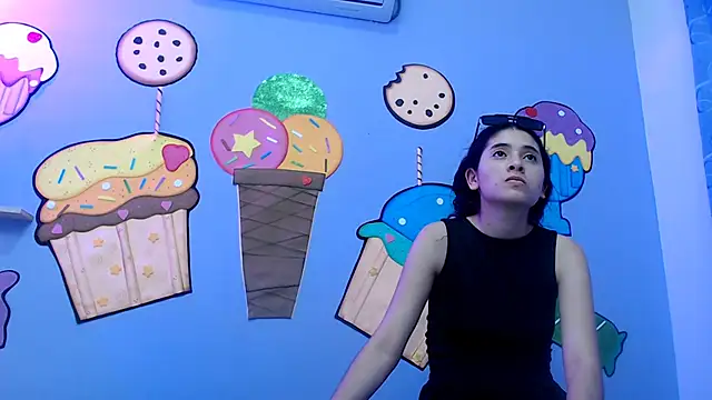 skinnykalitzo18 online show from February 2, 2:05 pm