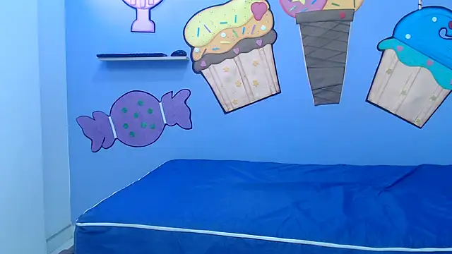 Snapshot of skinnykalitzo18 chatting on December 20, 3:31 am skinnykalitzo18 online show from December 20, 3:31 am