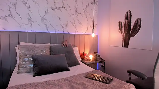 Snapshot of Karlla_Brown chatting on October 31, 1:19 pm Karlla Brown online show from October 31, 1:19 pm