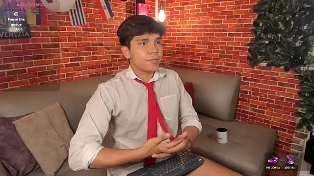 Snapshot of Thiago_Kozak chatting on July 9, 12:48 pm Thiago Kozak online show from July 9, 12:48 pm