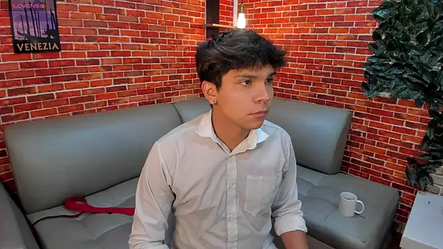 Snapshot of Thiago_Kozak chatting on July 14, 1:39 pm Thiago Kozak online show from July 14, 1:39 pm