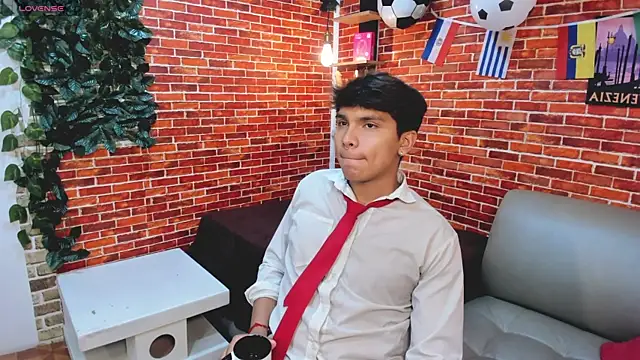 Snapshot of Thiago_Kozak chatting on July 6, 1:29 pm Thiago Kozak online show from July 6, 1:29 pm