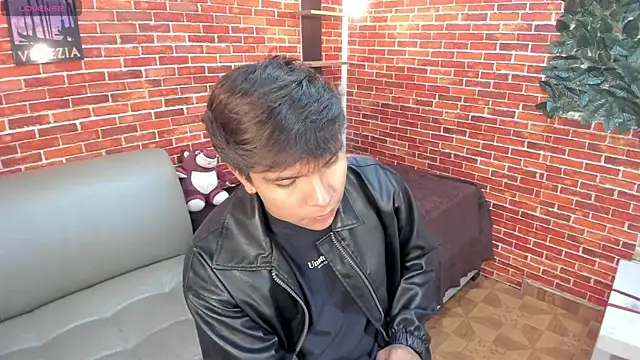 Snapshot of Thiago_Kozak chatting on July 15, 2:46 pm Thiago Kozak online show from July 15, 2:46 pm