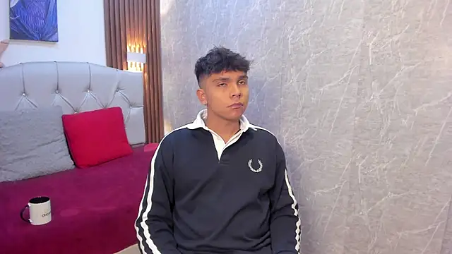 Snapshot of Thiago_Kozak chatting on June 10, 3:35 pm Thiago Kozak online show from June 10, 3:35 pm