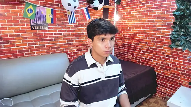 Snapshot of Thiago_Kozak chatting on July 3, 12:33 pm Thiago Kozak online show from July 3, 12:33 pm
