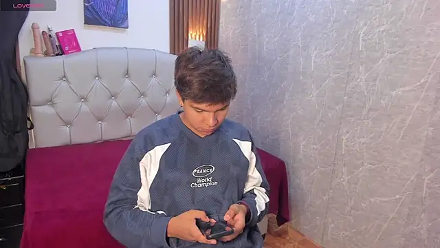 Snapshot of Thiago_Kozak chatting on June 4, 3:38 pm Thiago Kozak online show from June 4, 3:38 pm