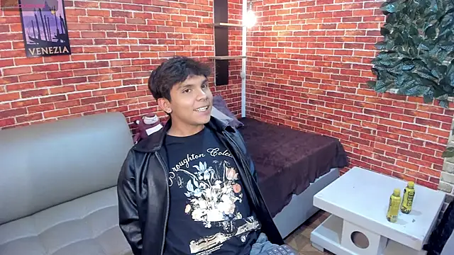 Snapshot of Thiago_Kozak chatting on July 15, 2:18 am Thiago Kozak online show from July 15, 2:18 am