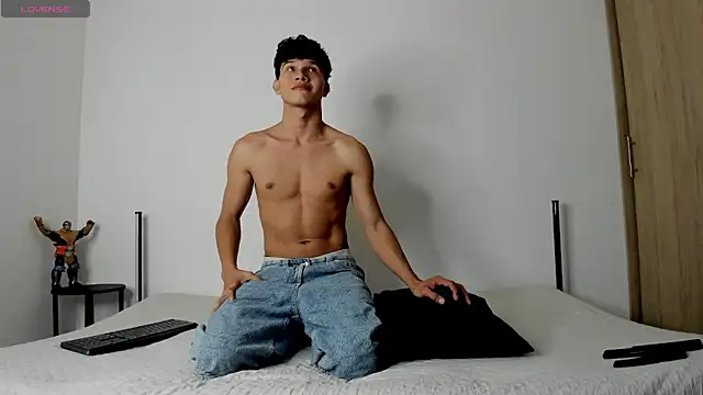 2Amateur Guys online show from November 26, 11:38 pm