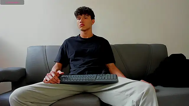 2Amateur Guys online show from January 18, 10:02 pm